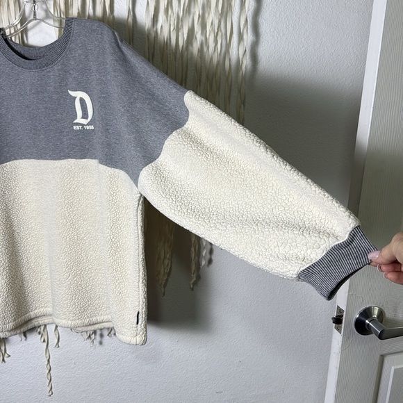 Spirit Jersey | Disneyland Resort Gray Sweatshirt and Sherpa Fleece Combo XXL - Picture 2 of 10